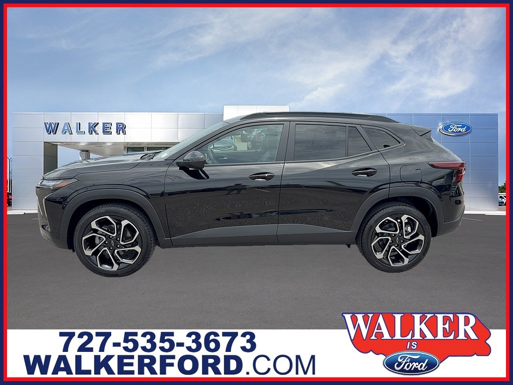 Used 2025 Chevrolet Trax RS w/ Sunroof Package FWD image 1
