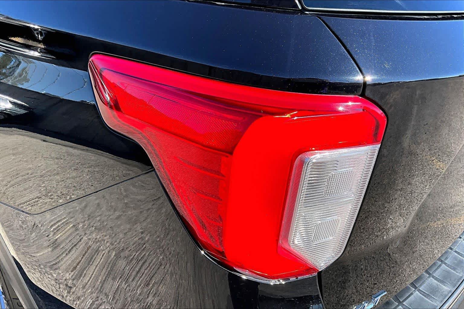 Certified 2023 Ford Explorer XLT w/ Equipment Group 202A RWD image 28