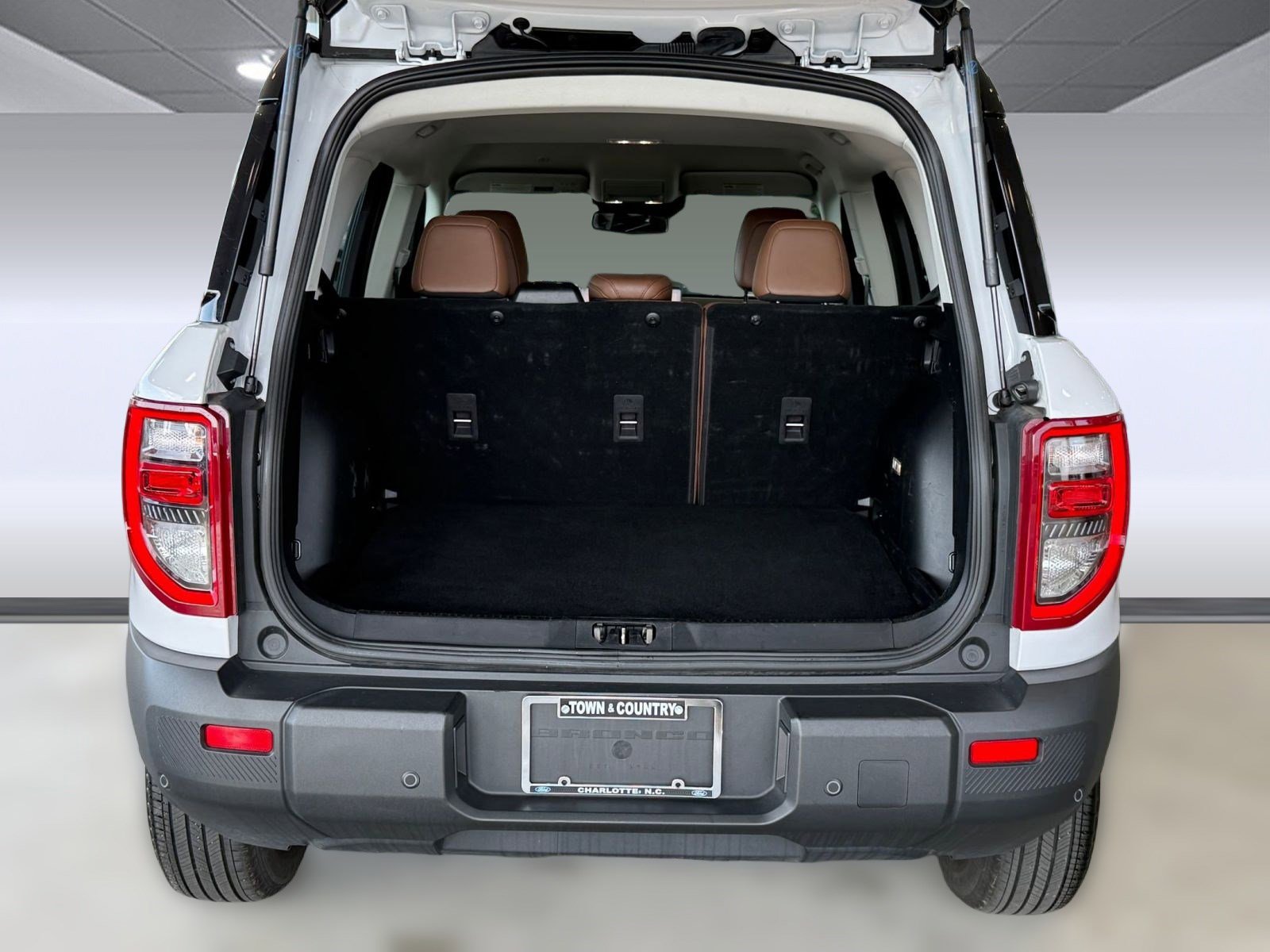 Certified 2025 Ford Bronco Sport Outer Banks w/ Outer Banks Tech Package+ AWD/4WD image 32