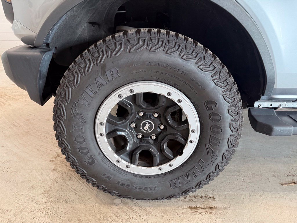 Certified 2023 Ford Bronco Big Bend w/ Sasquatch Package AWD/4WD image 9