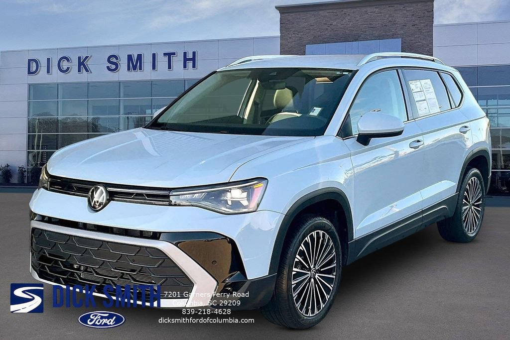 Used 2025 Volkswagen Taos SE FWD image 1