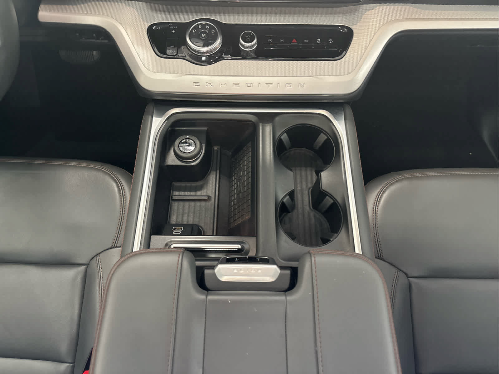 Certified 2025 Ford Expedition Active AWD/4WD image 10