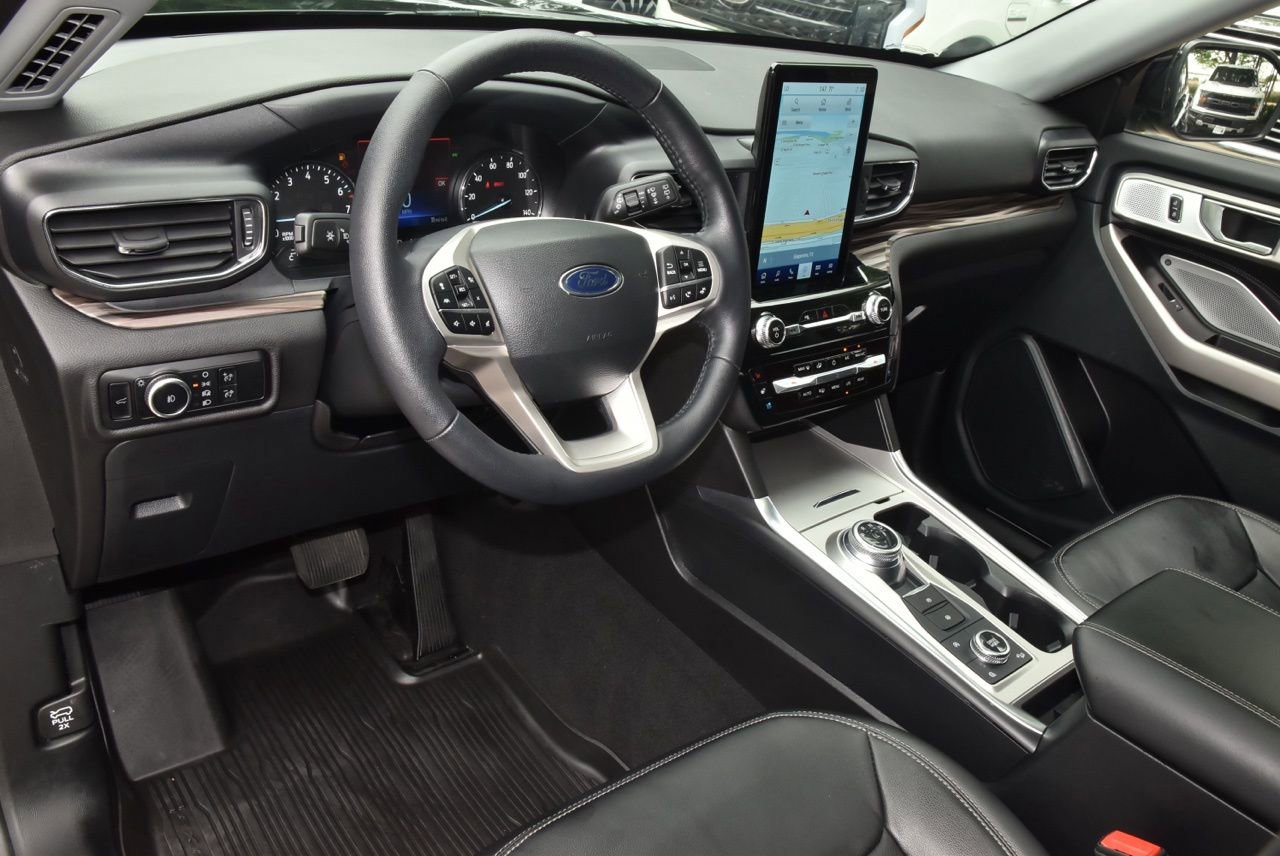 Certified 2024 Ford Explorer Limited w/ Limited Technology Package image 36