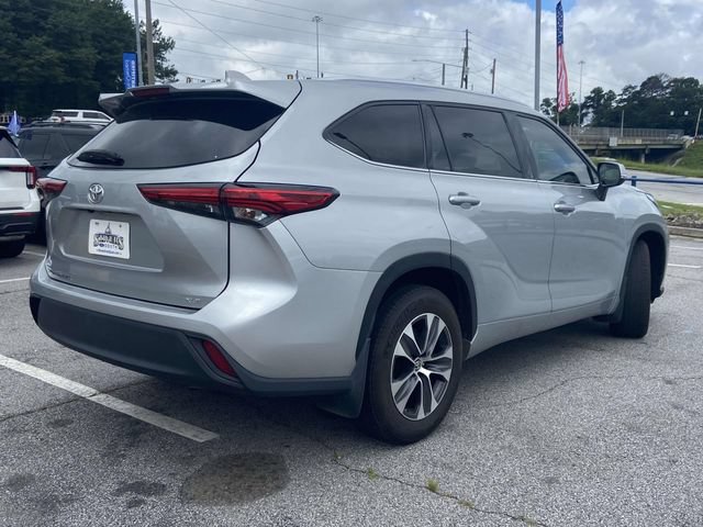 Used 2020 Toyota Highlander XLE FWD image 3