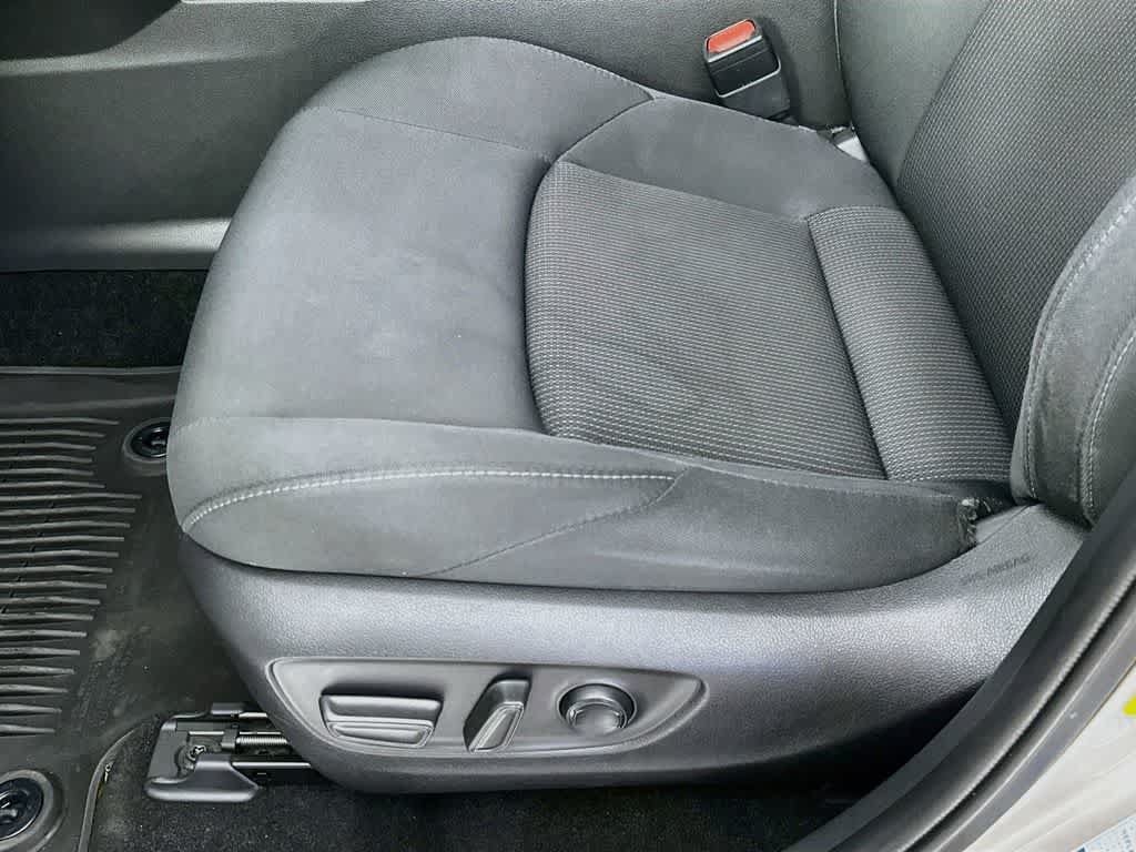 Used 2021 Toyota Venza LE AWD/4WD image 30
