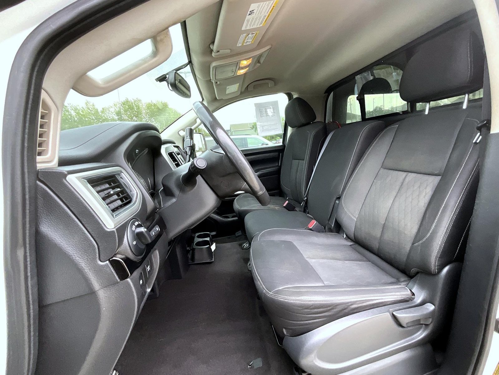 Used 2017 Nissan Titan SV AWD/4WD image 10