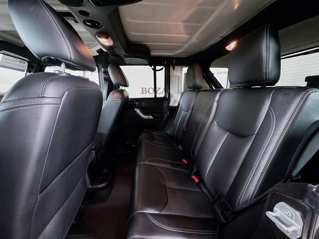 Used 2018 Jeep Wrangler Unlimited Sahara w/ Connectivity Group image 24