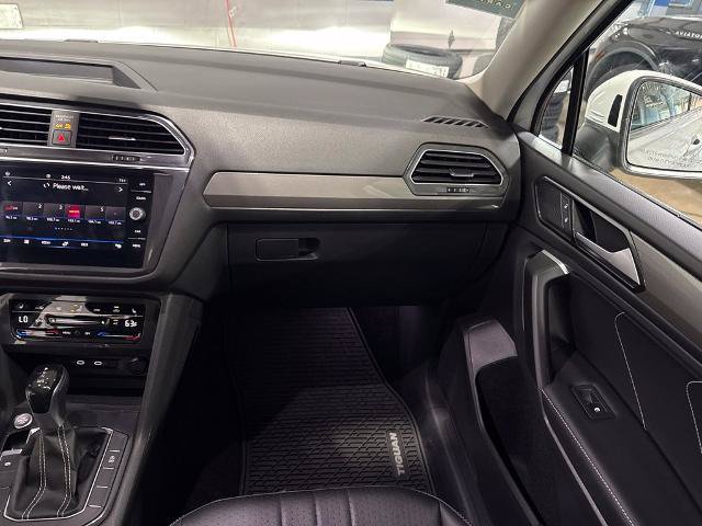 Used 2023 Volkswagen Tiguan SE w/ Panoramic Sunroof Package FWD image 16