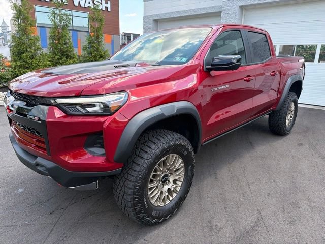 Used 2025 Chevrolet Colorado ZR2 w/ Technology Package AWD/4WD image 2