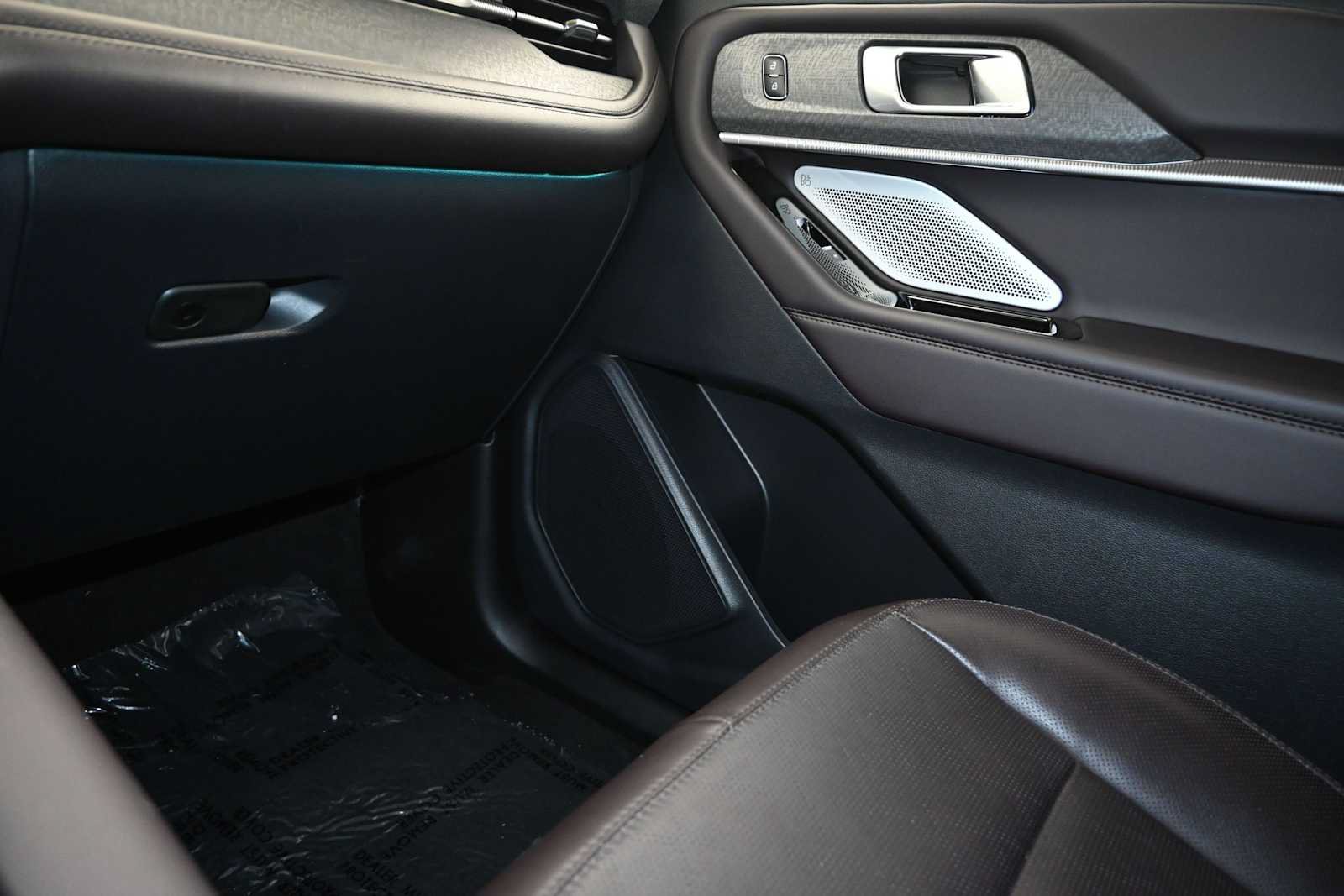 Certified 2025 Ford Explorer Platinum RWD image 9