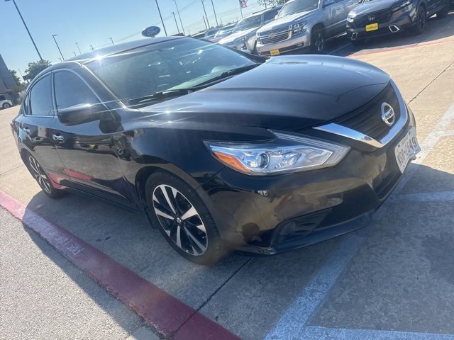 Used 2018 Nissan Altima 2.5 SR w/ Interior Lighting Package image 2