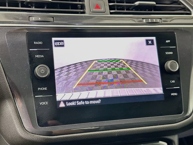Used 2023 Volkswagen Tiguan SE w/ Panoramic Sunroof Package FWD image 19