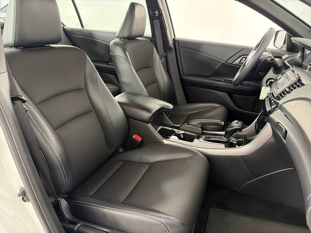 Used 2017 Honda Accord Sport image 29
