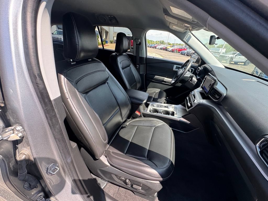 Certified 2024 Ford Explorer XLT w/ Equipment Group 202A AWD/4WD image 16