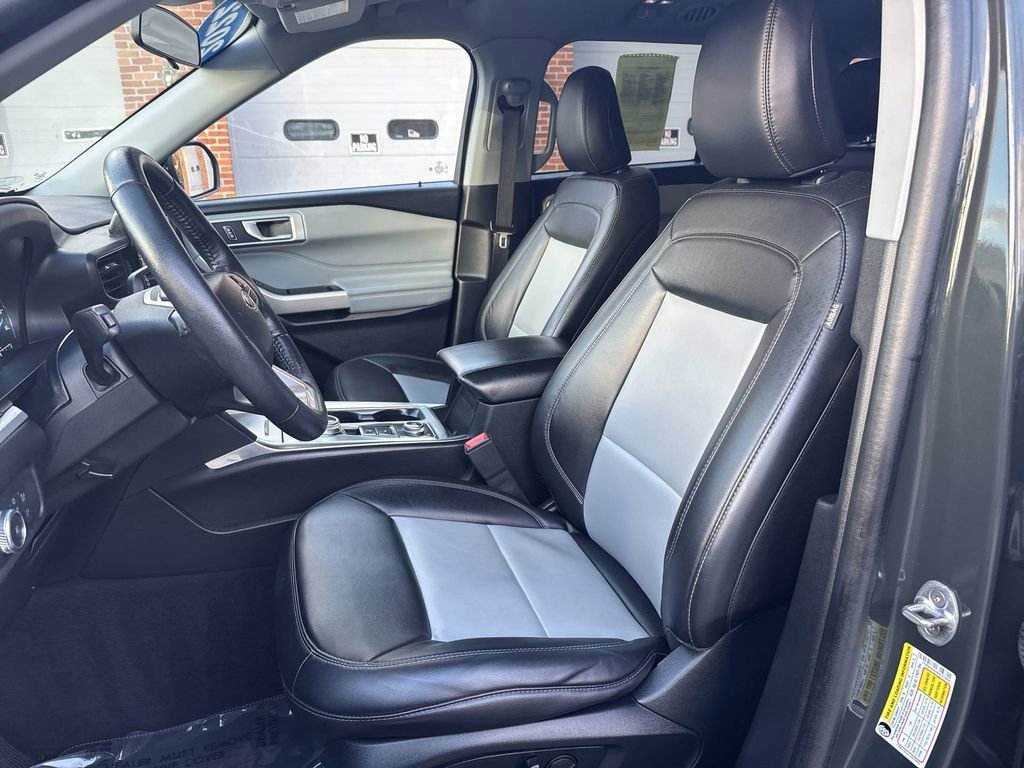 Certified 2022 Ford Explorer XLT w/ Equipment Group 202A image 11