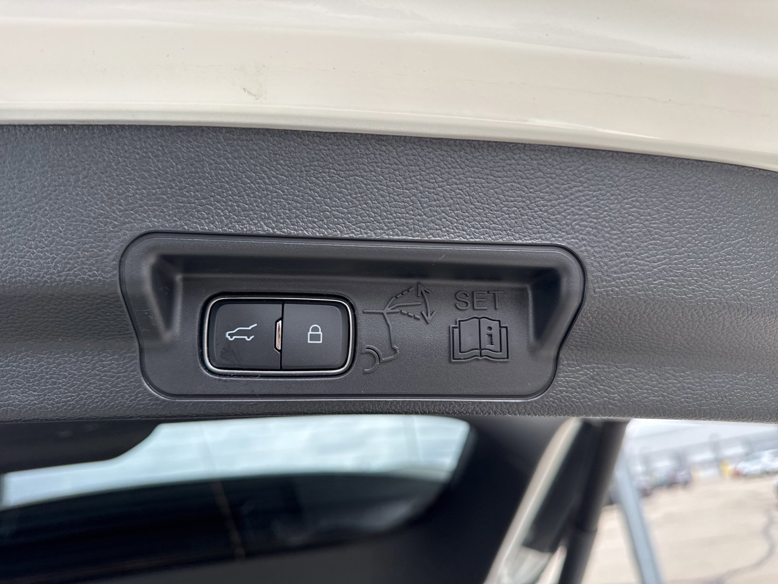 Certified 2023 Ford Explorer XLT image 38