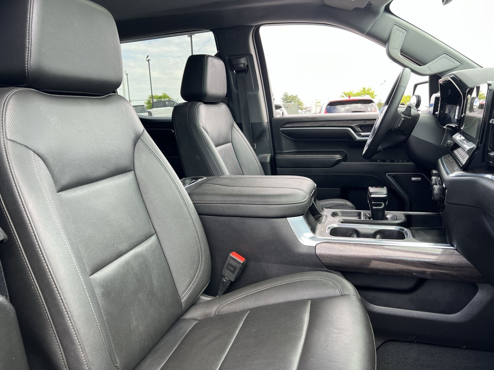 Used 2023 Chevrolet Silverado 1500 LTZ AWD/4WD image 34