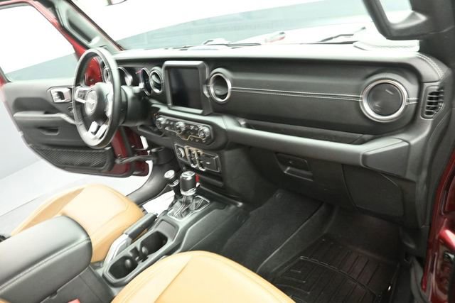 Used 2021 Jeep Wrangler Unlimited Sahara w/ Cold Weather Group AWD/4WD image 30