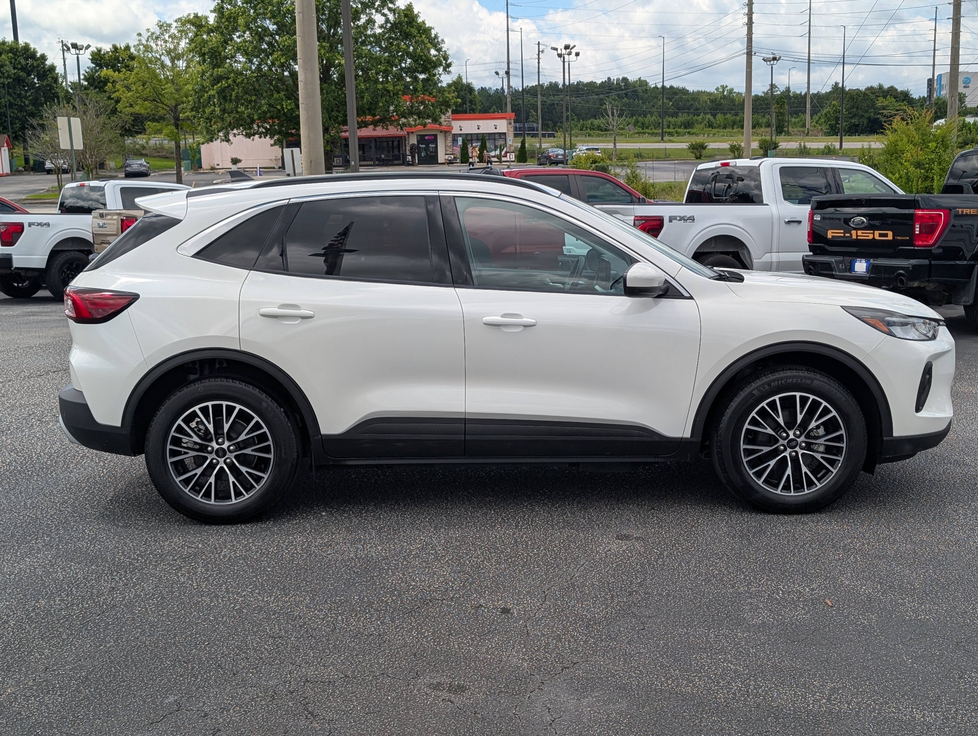 Certified 2023 Ford Escape SE FWD image 8