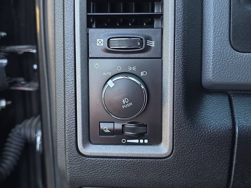 Used 2017 RAM 1500 Express w/ Express Value Package AWD/4WD image 23