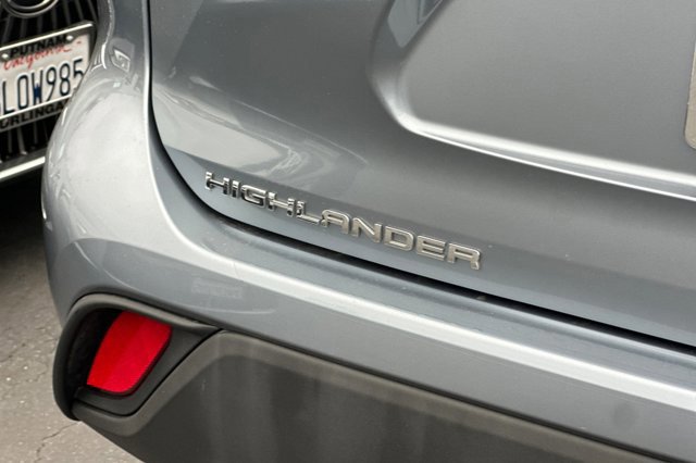 Used 2020 Toyota Highlander LE image 36