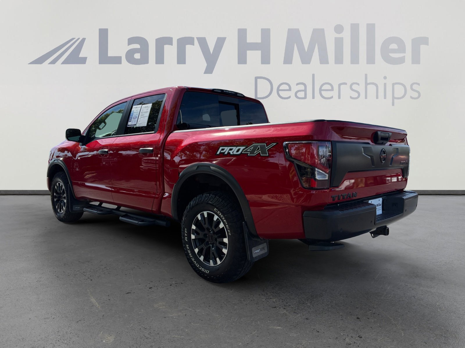 Used 2021 Nissan Titan PRO-4X w/ Pro-4x Convenience Package AWD/4WD image 3