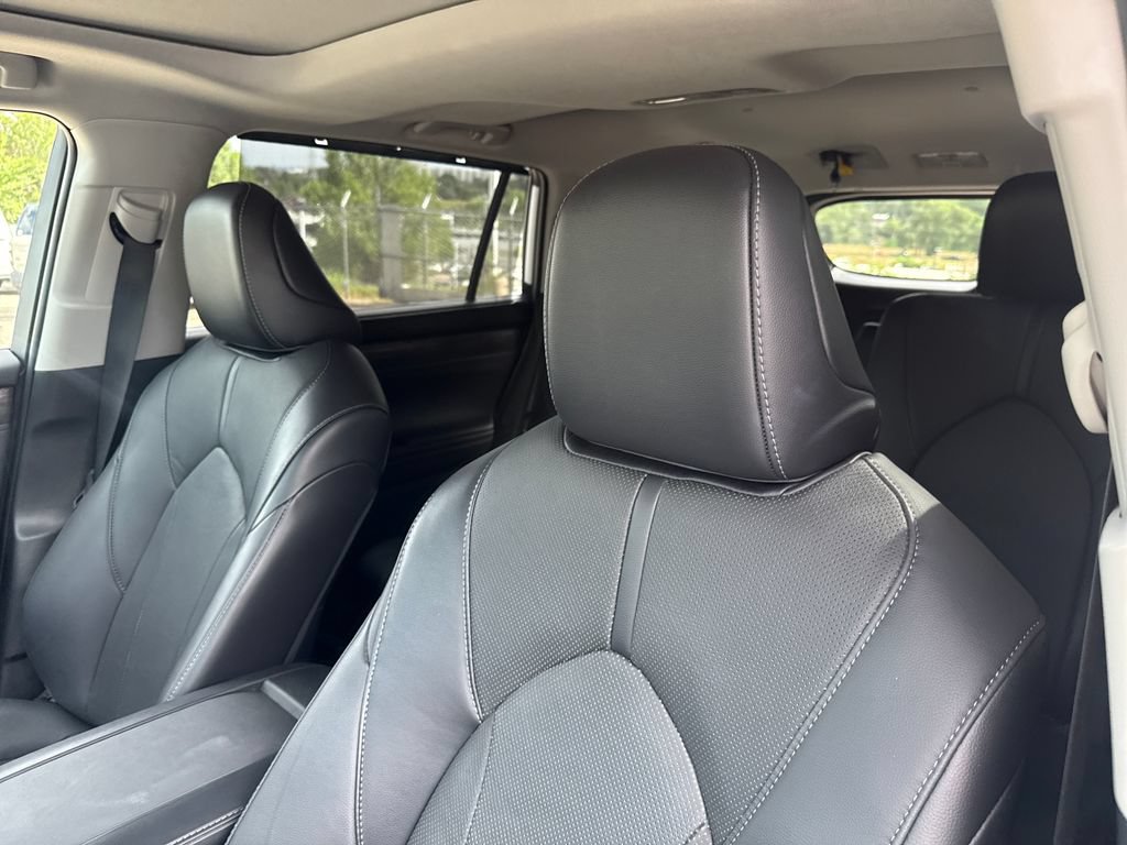Used 2023 Toyota Highlander Limited AWD/4WD image 12