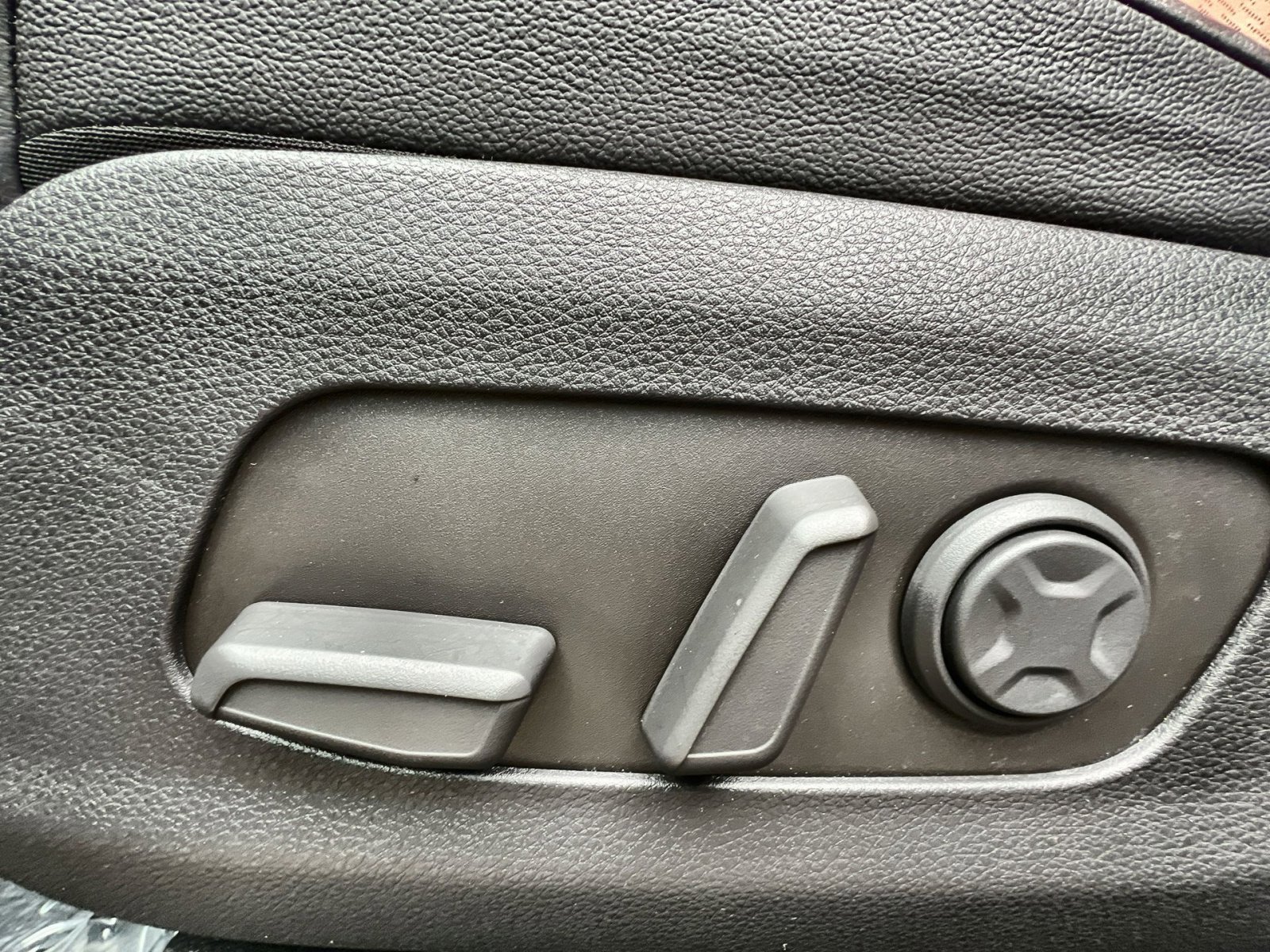 Used 2023 Kia Carnival SX Prestige image 14