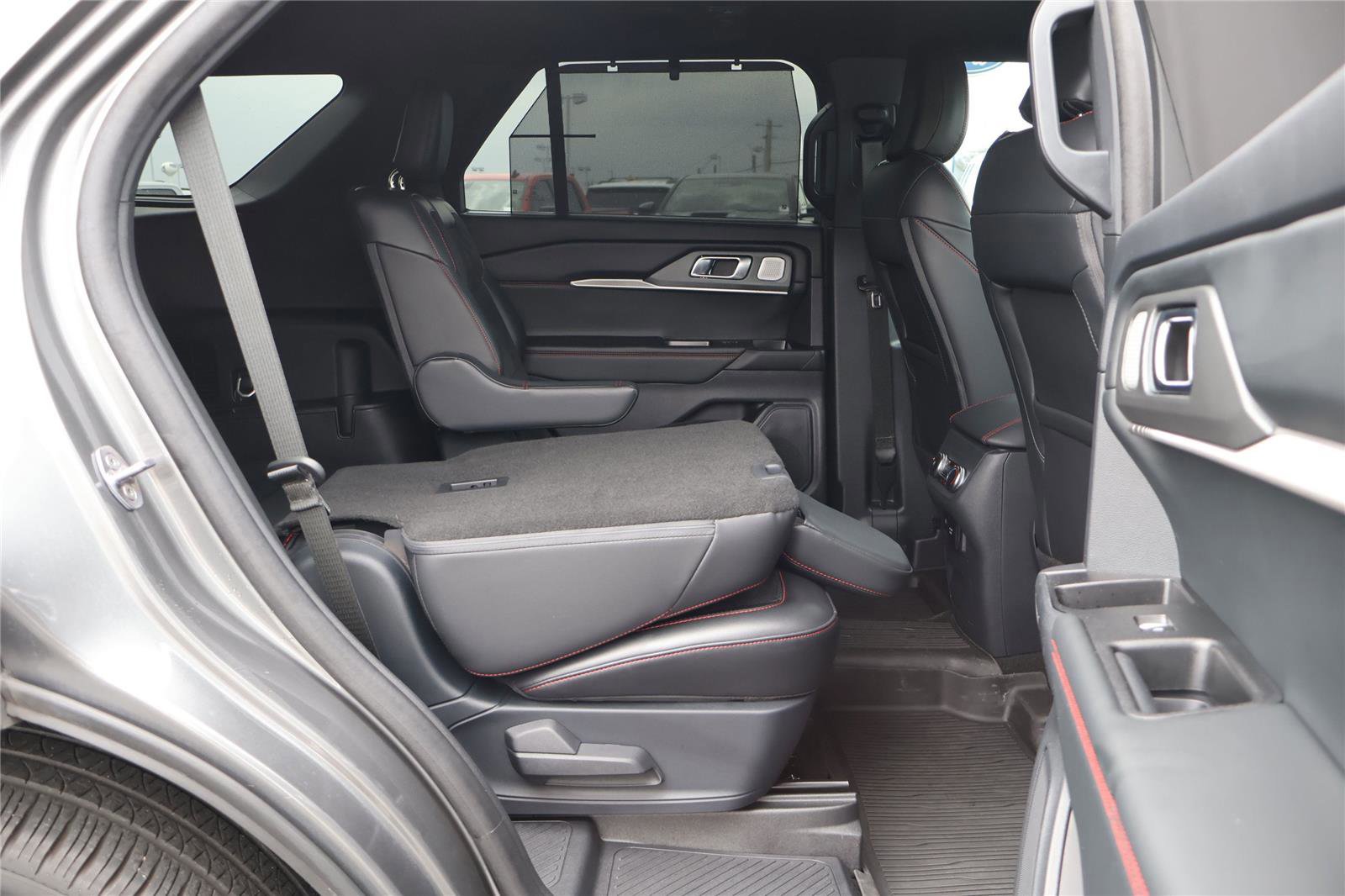 Certified 2025 Ford Explorer ST image 38