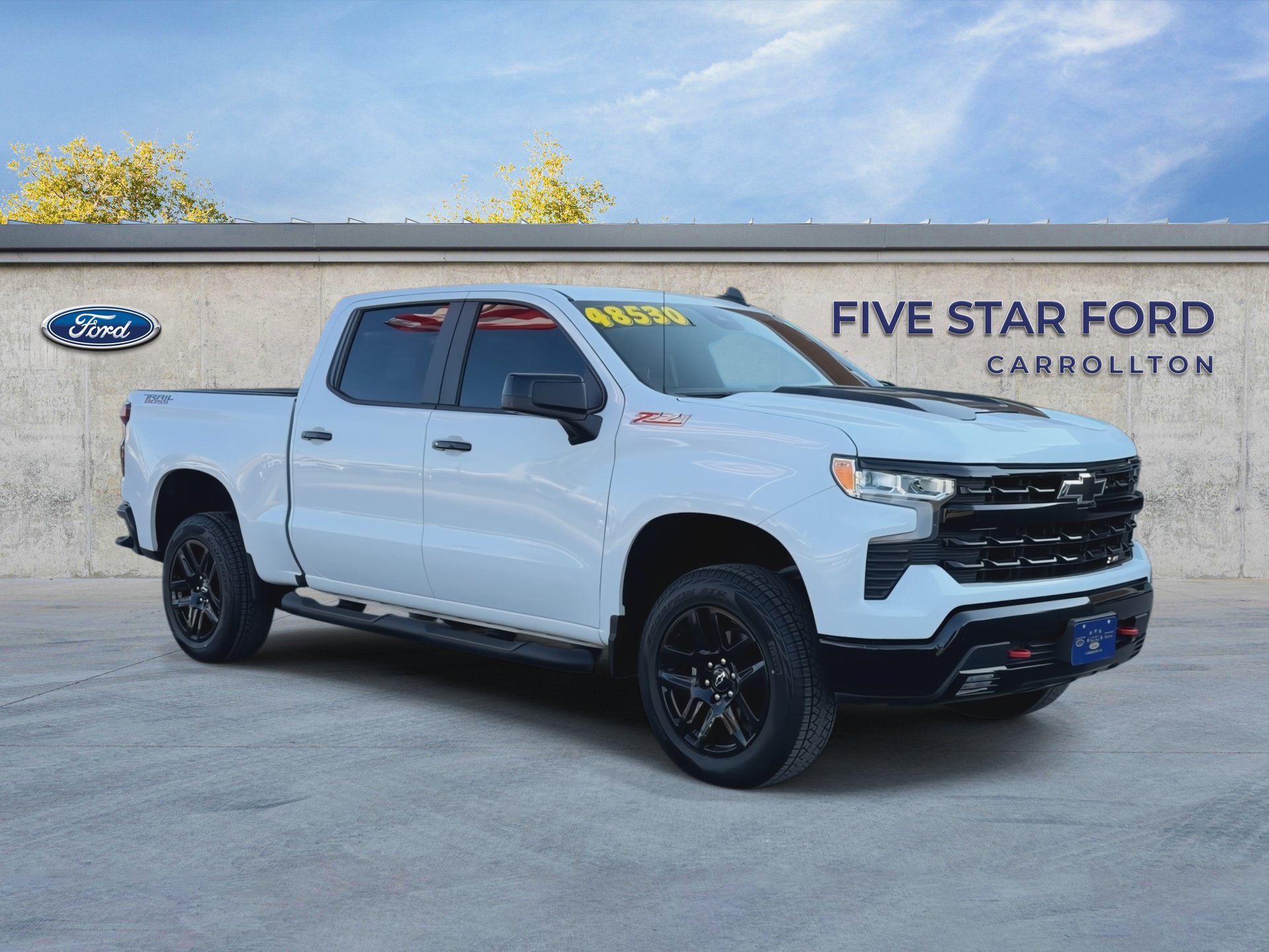 Used 2024 Chevrolet Silverado 1500 LT Trail Boss w/ Convenience Package II AWD/4WD image 2