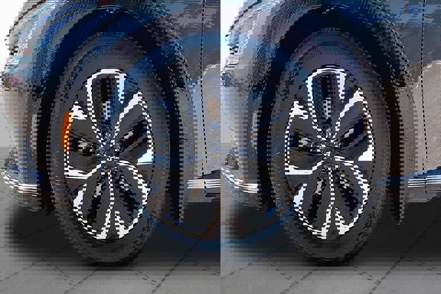 Used 2022 Kia EV6 Wind w/ Wind Technology Package AWD/4WD image 10