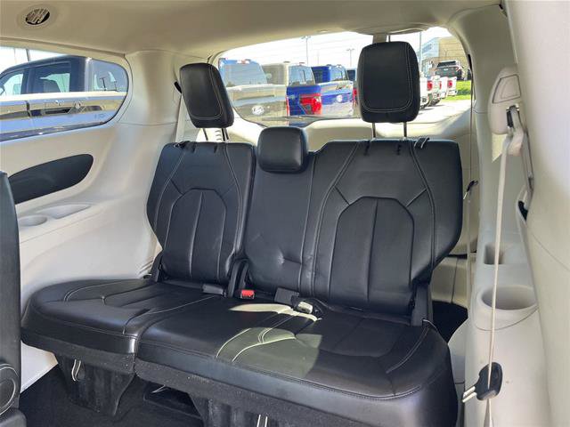 Used 2024 Chrysler Pacifica Touring-L FWD image 21