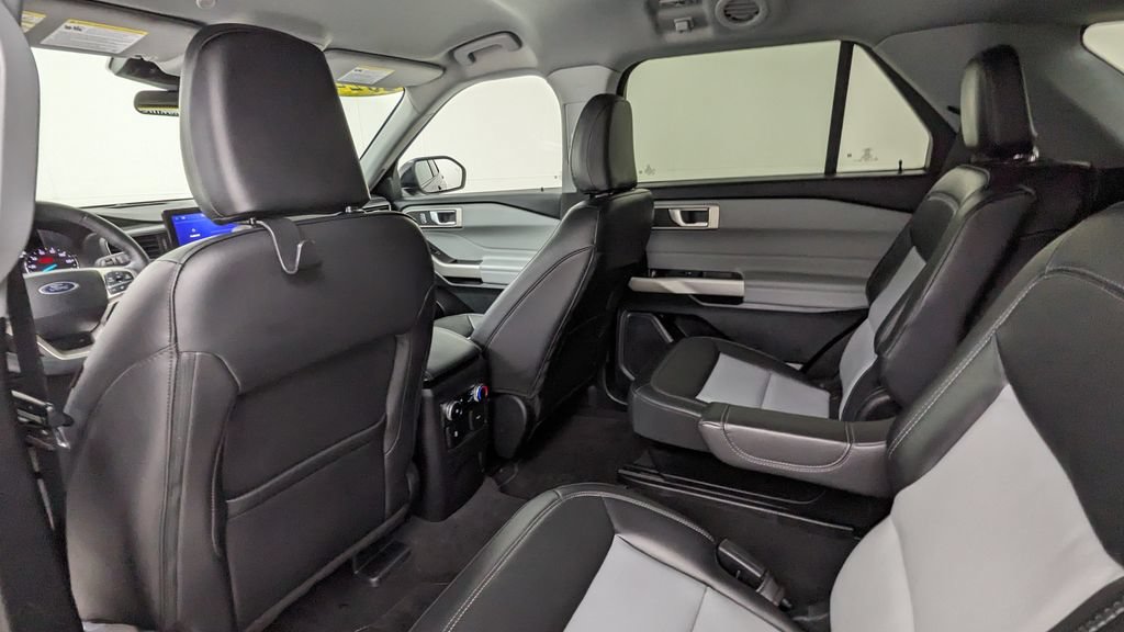 Certified 2024 Ford Explorer XLT w/ Equipment Group 202A AWD/4WD image 34