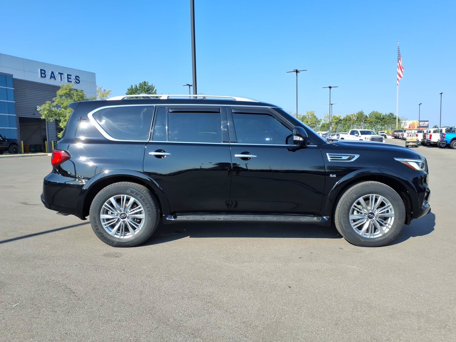 Used 2019 INFINITI QX80 Luxe w/ All-Season Package AWD/4WD image 2