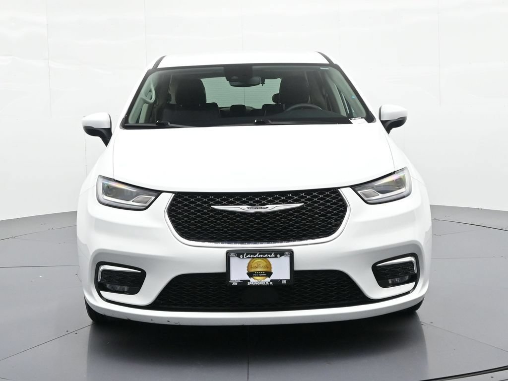 Used 2023 Chrysler Pacifica Touring-L FWD image 3