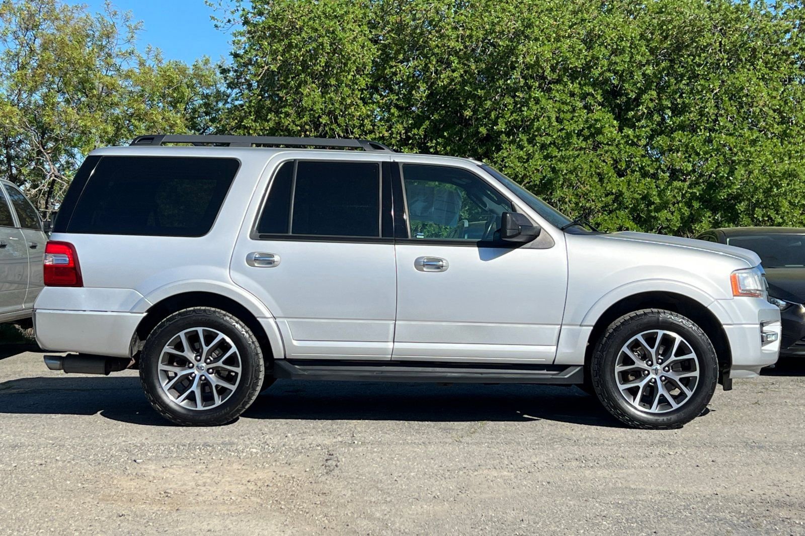 Certified 2017 Ford Expedition XLT w/ Equipment Group 201A image 6