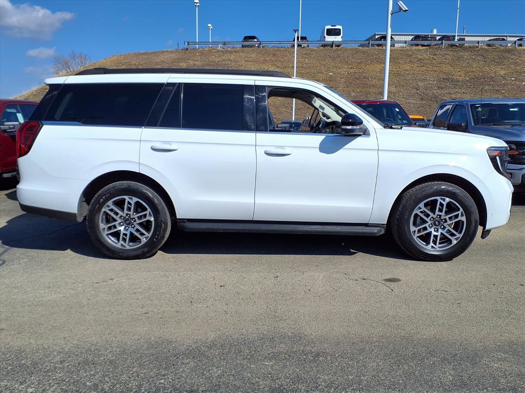 Certified 2025 Ford Expedition Active image 2