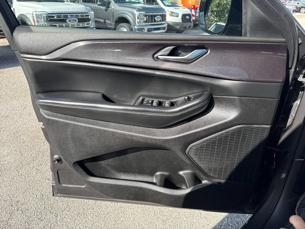 Used 2023 Jeep Grand Cherokee L Laredo RWD image 13