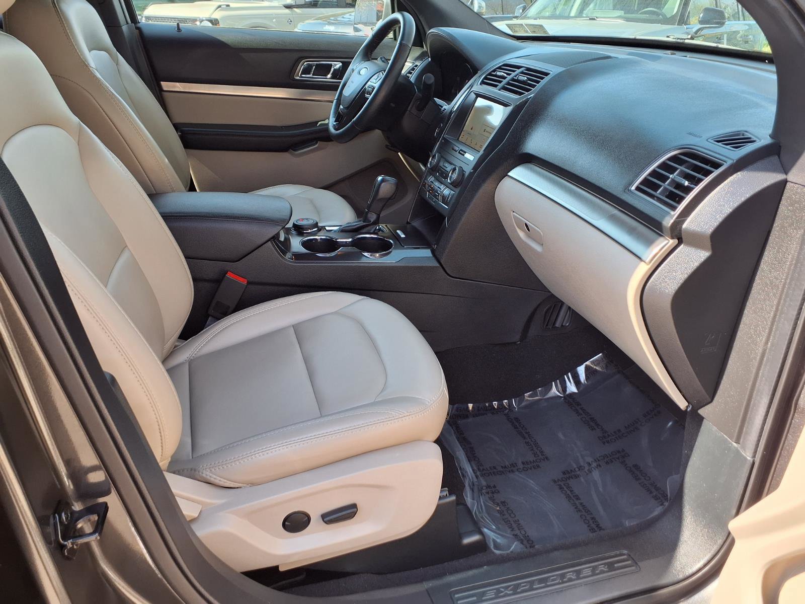 Certified 2019 Ford Explorer XLT w/ Equipment Group 202A AWD/4WD image 11