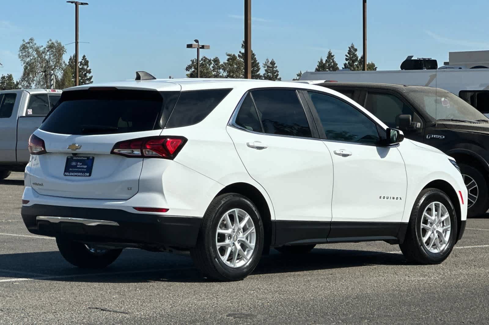 Used 2023 Chevrolet Equinox LT w/ Driver Convenience Package FWD image 2