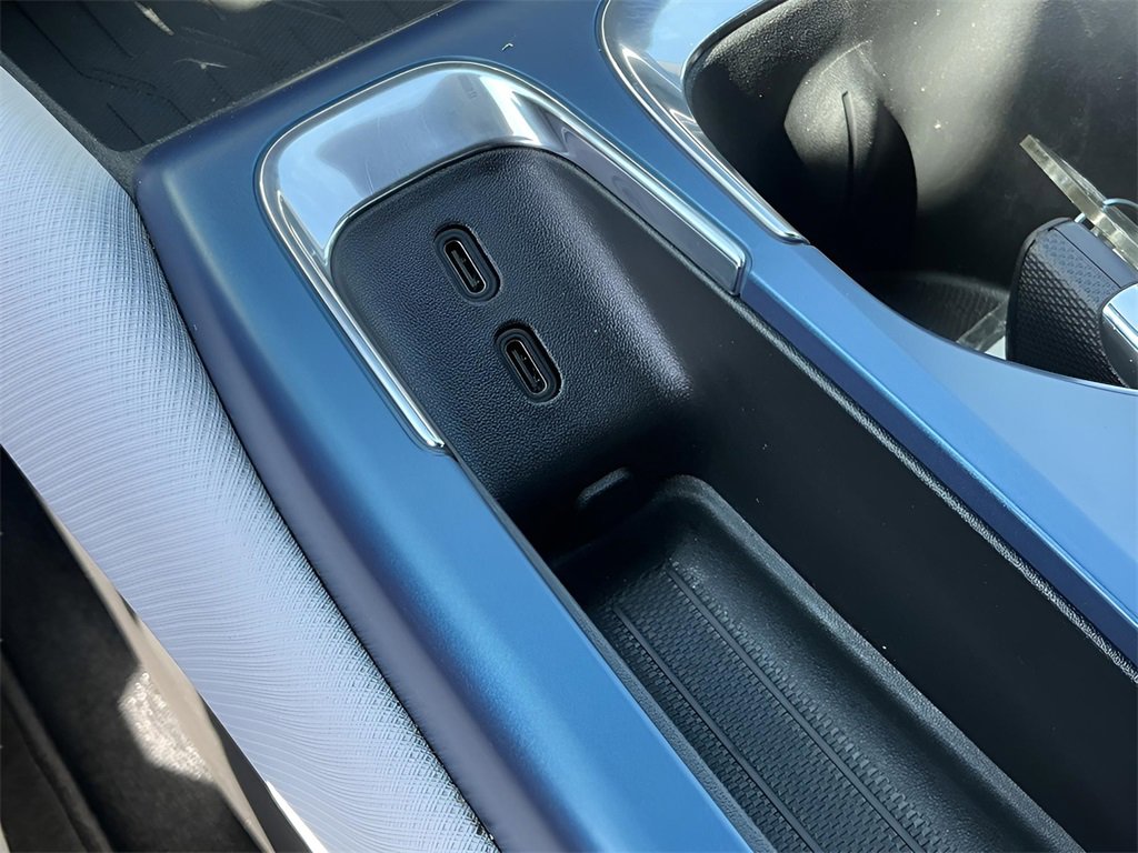 Used 2025 Chevrolet Equinox EV LT image 46