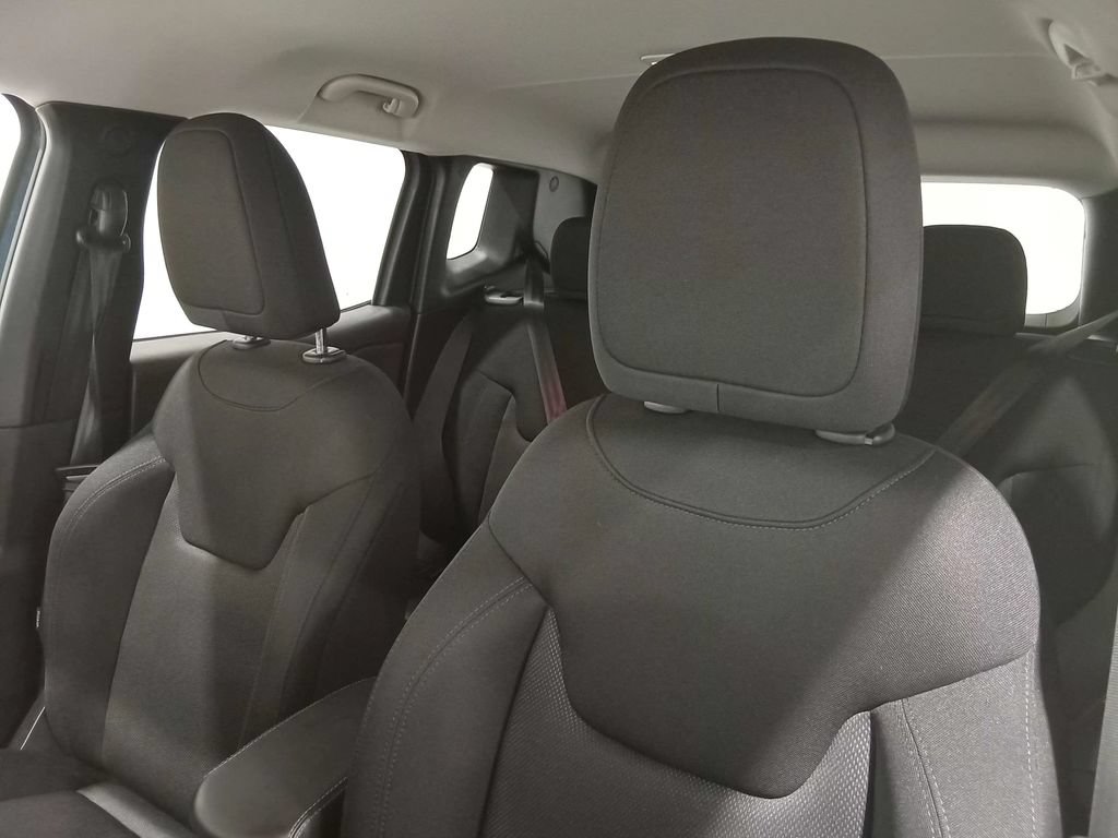 Used 2023 Jeep Renegade Latitude AWD/4WD image 15