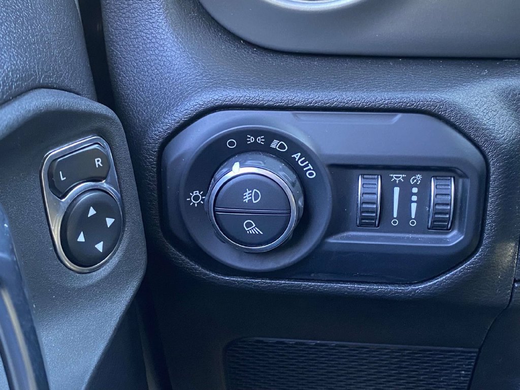 Used 2021 Jeep Gladiator Sport AWD/4WD image 18