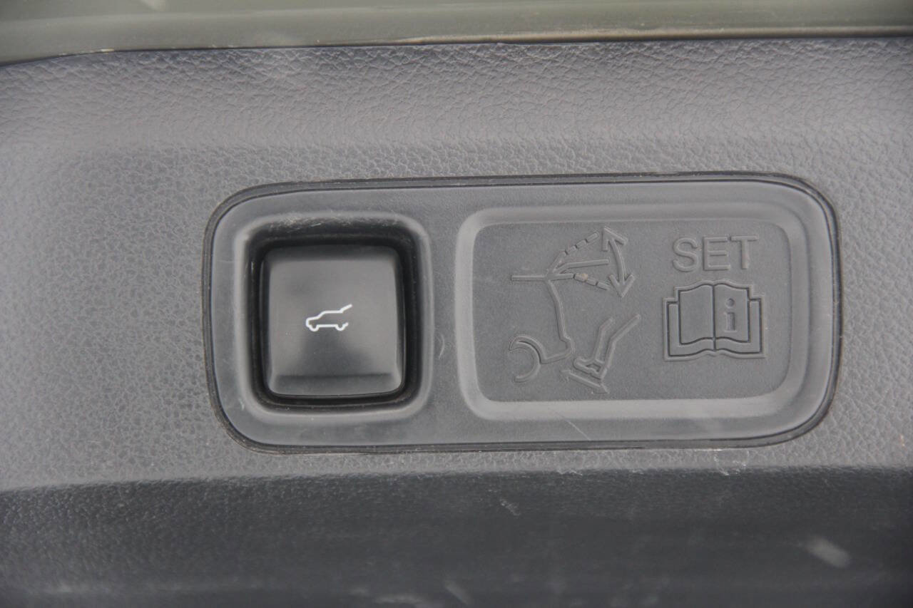 Certified 2024 Ford Expedition XLT image 12