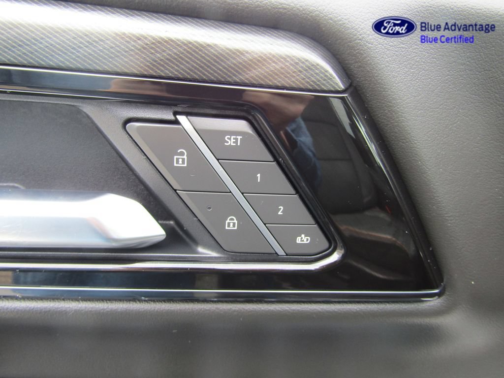Used 2025 GMC Yukon XL AT4 w/ AT4 Premium Package AWD/4WD image 30
