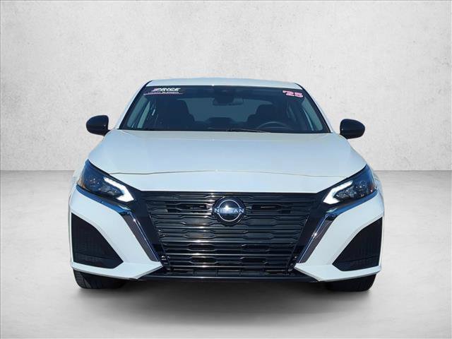 Used 2025 Nissan Altima 2.5 SV FWD image 9