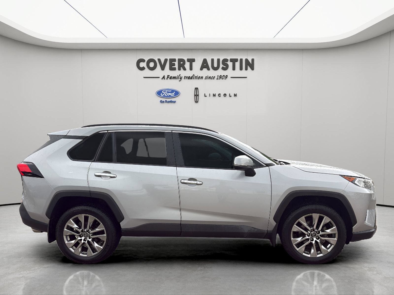 Used 2020 Toyota RAV4 Limited w/ Limited Grade Weather Package FWD image 6