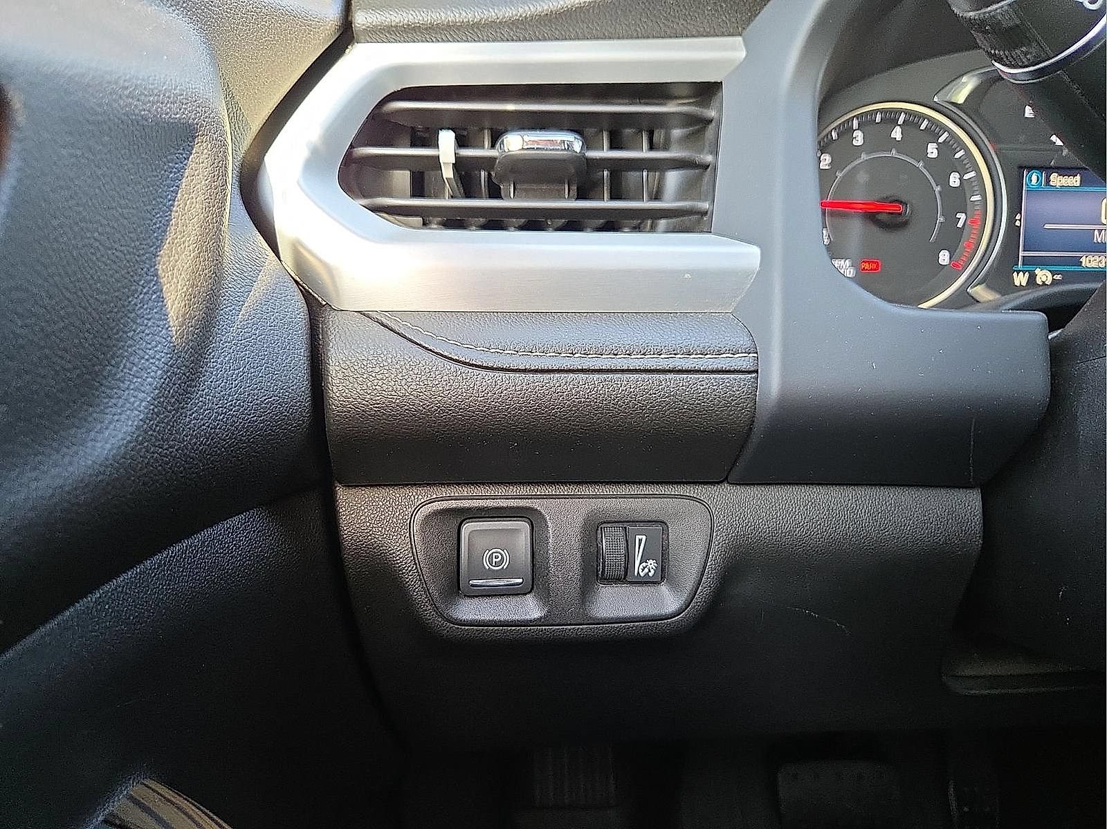 Used 2021 GMC Acadia SLE w/ Driver Convenience Package FWD image 21
