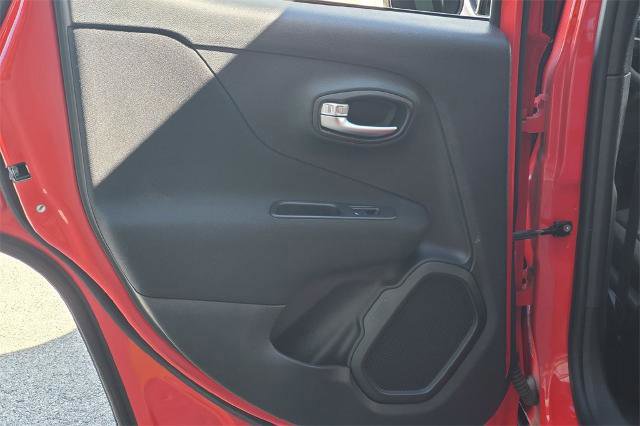 Used 2021 Jeep Renegade Latitude image 30