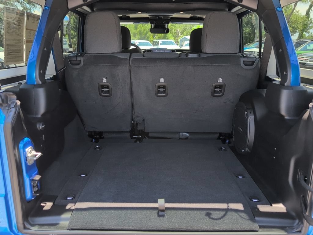 Used 2024 Jeep Wrangler Unlimited Rubicon w/ Technology Group AWD/4WD image 12